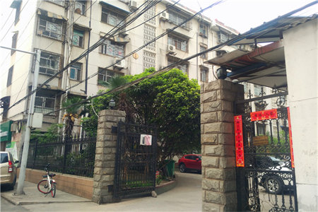 国泰家园一楼2室2厅1卫82m2精装修48万出售